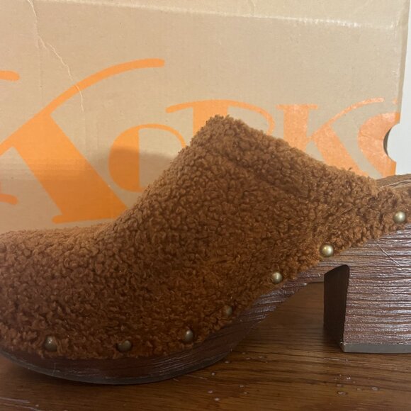 Kork-Ease Women's Teddy Faux Clog Shoes - Picture 3 of 6